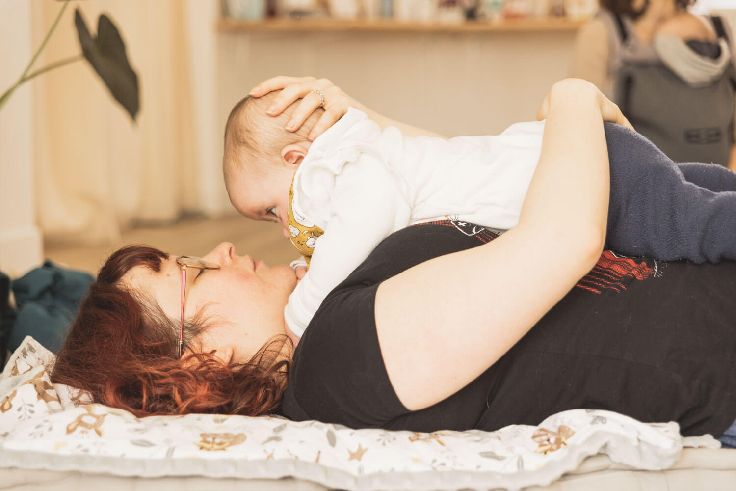 10 bonnes raisons de faire une séance photo maman et bébé à la maison