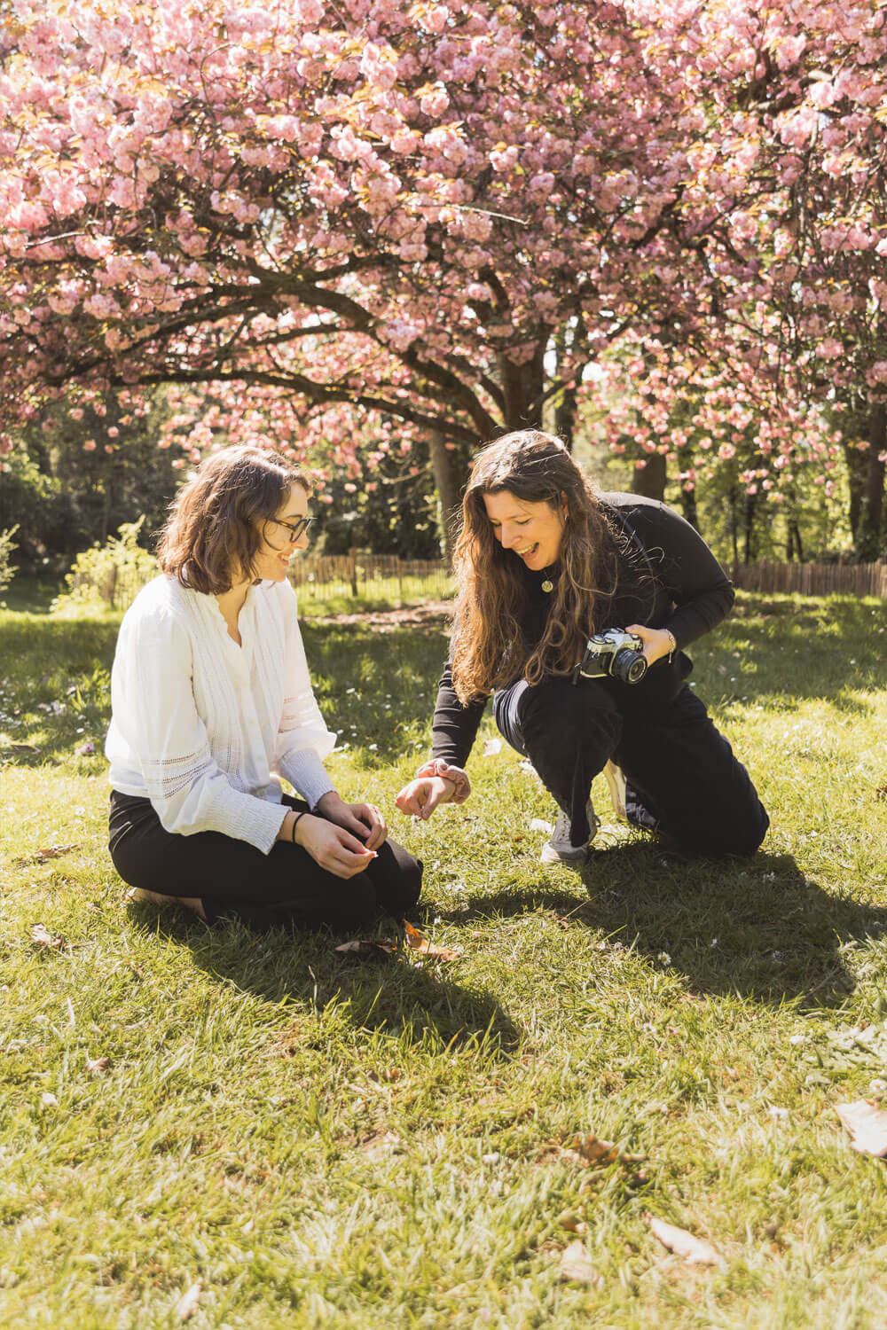 Juliette, accompagnante en périnatalité et Sophie, photographe