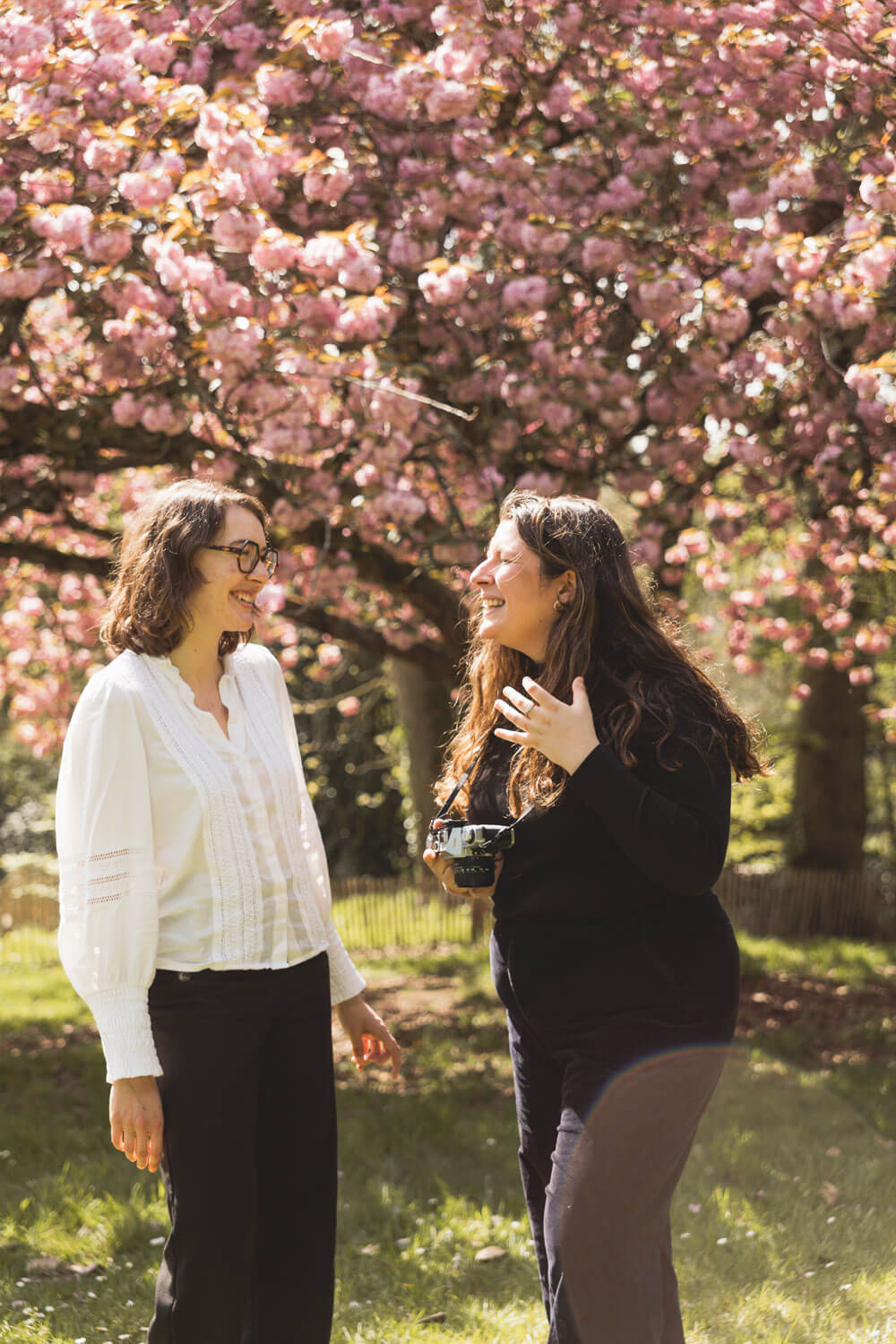 Juliette, accompagnante en périnatalité et Sophie, photographe