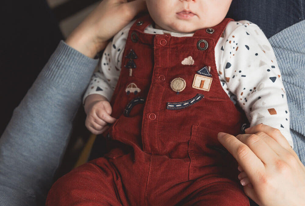 Séance photo famille à domicile à Nantes – bébé Octave, 4 mois